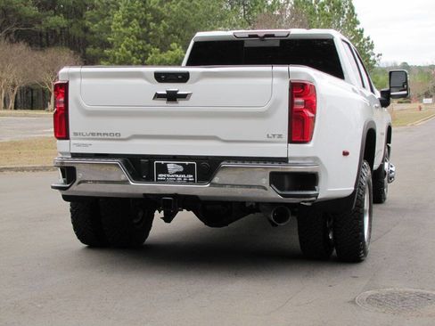 Used 2022 Chevrolet Silverado 3500 LTZ w/ LTZ Convenience Package image 11