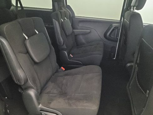 Used 2018 Dodge Grand Caravan SE FWD image 19