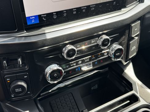 New 2026 Ford F250 Lariat w/ Black Appearance Package AWD/4WD image 19