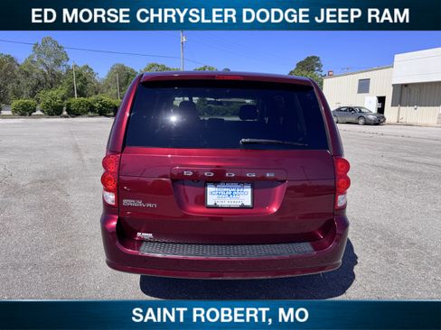 Used 2018 Dodge Grand Caravan SE w/ UConnect Hands-Free Group FWD image 3