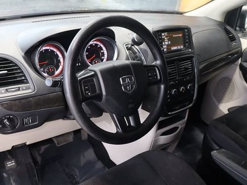 Used 2019 Dodge Grand Caravan SE image 22