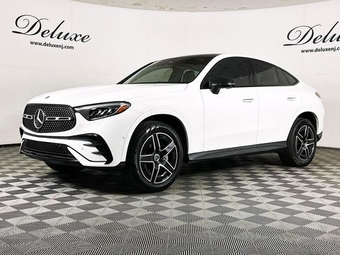 Used 2024 Mercedes-Benz GLC 300 4MATIC w/ AMG Line image 3