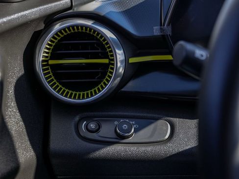 Used 2025 Chevrolet Trax ACTIV w/ Driver Confidence Package image 32