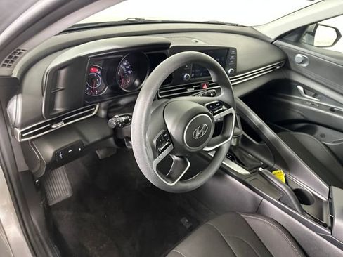 Used 2023 Hyundai Elantra SEL image 13
