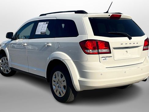 Used 2017 Dodge Journey SE w/ Flexible Seating Group image 9