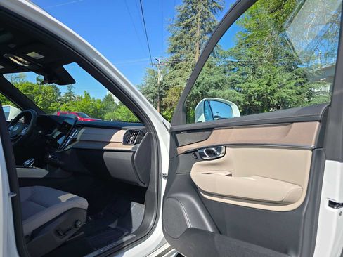 Used 2026 Volvo XC90 B6 Plus w/ Protection Package Premier AWD/4WD image 11