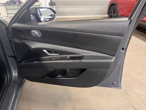 Used 2024 Hyundai Elantra SE image 12