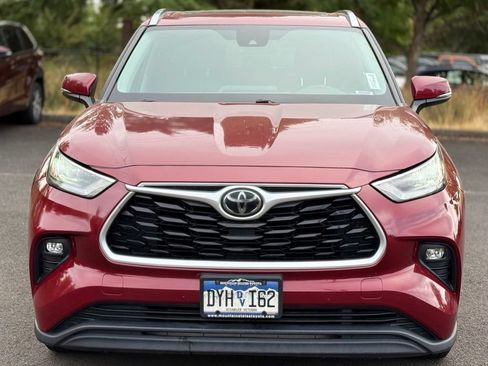 Used 2020 Toyota Highlander XLE AWD/4WD image 8