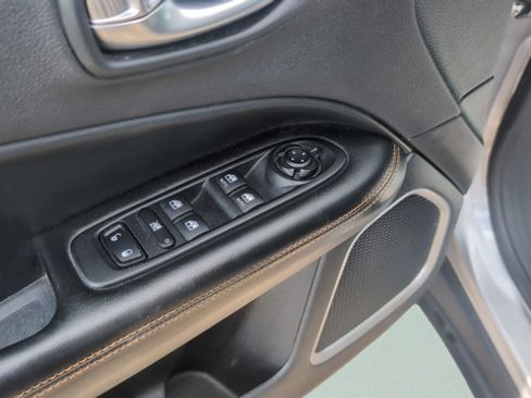 Used 2020 Jeep Compass Limited AWD/4WD image 10