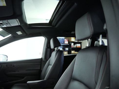 Used 2025 Honda Odyssey Sport-L image 18