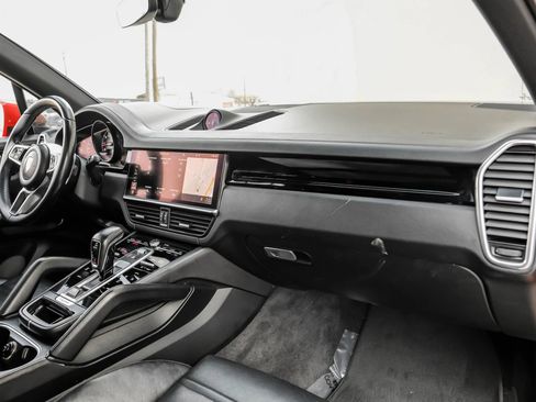 Used 2021 Porsche Cayenne image 15