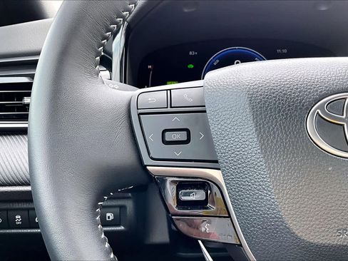 Used 2025 Toyota Camry SE w/ Convenience Package image 23