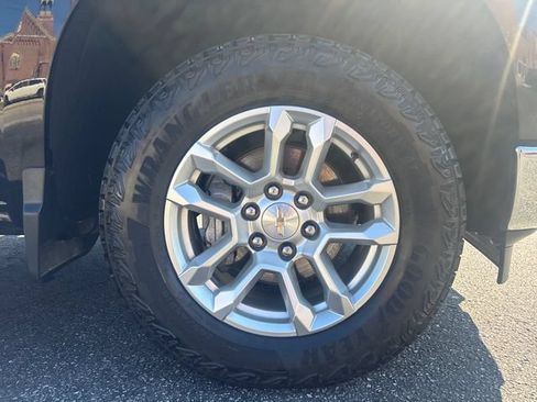 Used 2024 Chevrolet Silverado 1500 LT AWD/4WD image 9