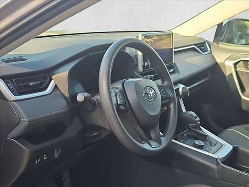 Used 2025 Toyota RAV4 XLE AWD/4WD image 10