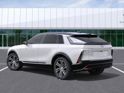 New 2025 Cadillac Lyriq Luxury image 3