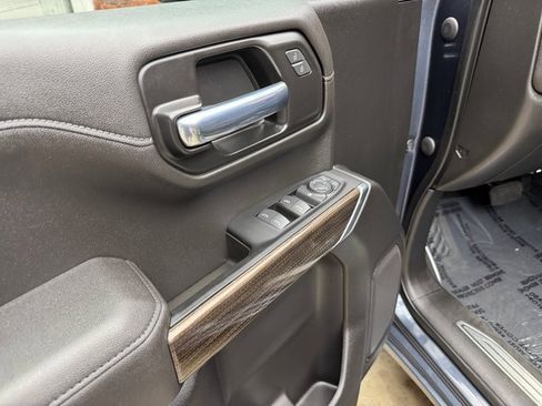 Used 2022 Chevrolet Silverado 1500 LT image 12