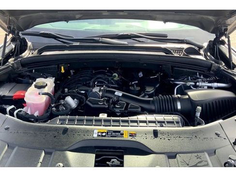 Used 2024 Jeep Grand Cherokee L Laredo image 12