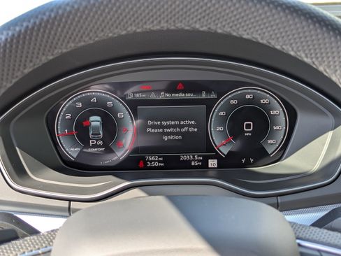 Certified 2025 Audi Q5 Prestige image 33