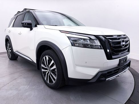 Used 2024 Nissan Pathfinder Platinum AWD/4WD image 12