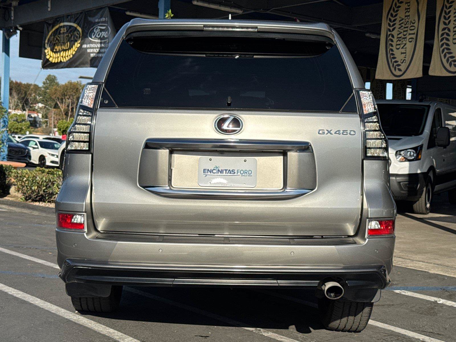 Used 2023 Lexus GX 460 Luxury w/ Sport Design Package AWD/4WD image 12
