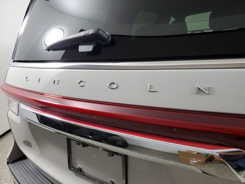 Used 2023 Lincoln Navigator Reserve AWD/4WD image 6