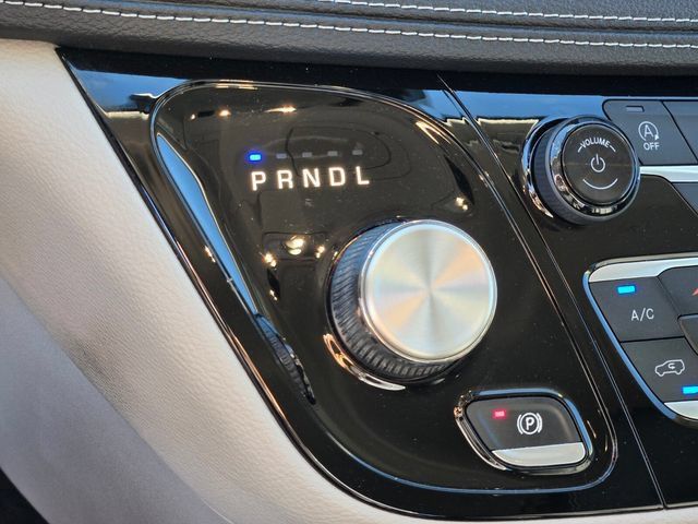 Used 2022 Chrysler Pacifica Touring-L FWD image 32