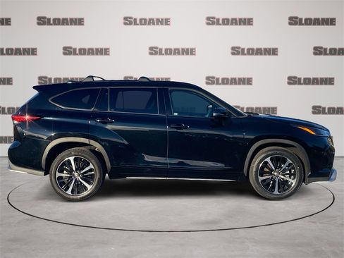 Certified 2022 Toyota Highlander XSE image 6