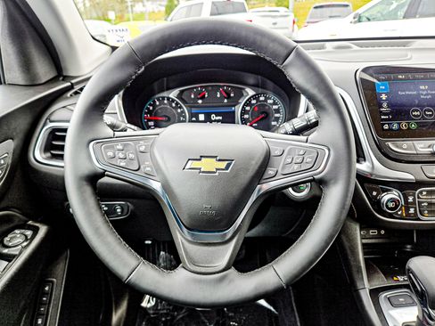 Used 2024 Chevrolet Equinox Premier image 19