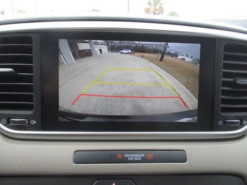 Used 2022 Kia Sportage LX image 16