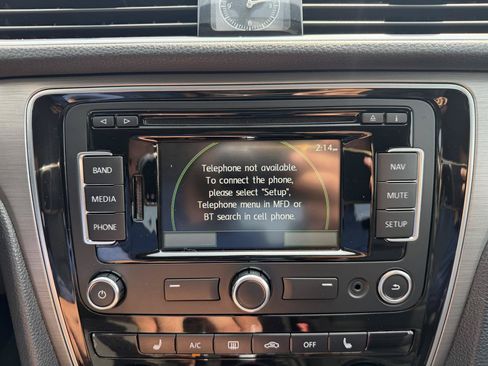 Used 2015 Volkswagen Passat TDI SE FWD image 34