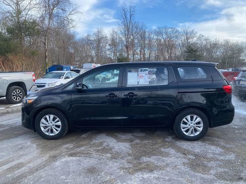 Used 2018 Kia Sedona L image 9