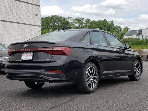 New 2026 Volkswagen Jetta SE FWD image 3