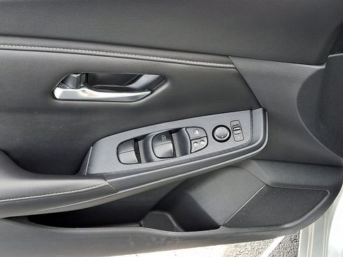 Used 2023 Nissan Sentra SV image 2