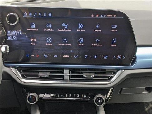 New 2025 Chevrolet Equinox EV LT image 11