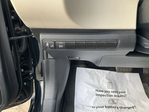 Used 2023 Toyota Corolla LE image 6