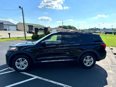 Used 2021 Ford Explorer XLT w/ Equipment Group 202A image 4