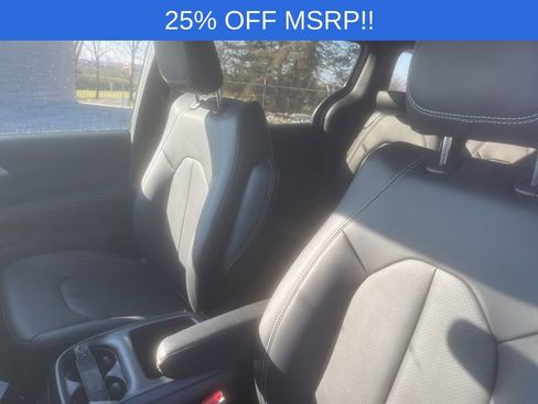 New 2026 Chrysler Pacifica Select image 9