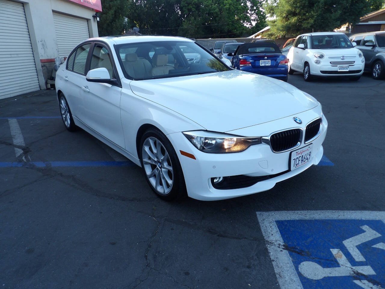 Used 2013 BMW 320i Sedan RWD image 2