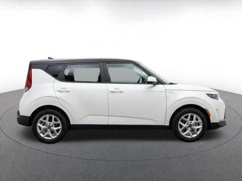 Used 2025 Kia Soul LX w/ LX Technology Package FWD image 10