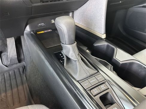 Used 2025 Toyota Camry LE image 25
