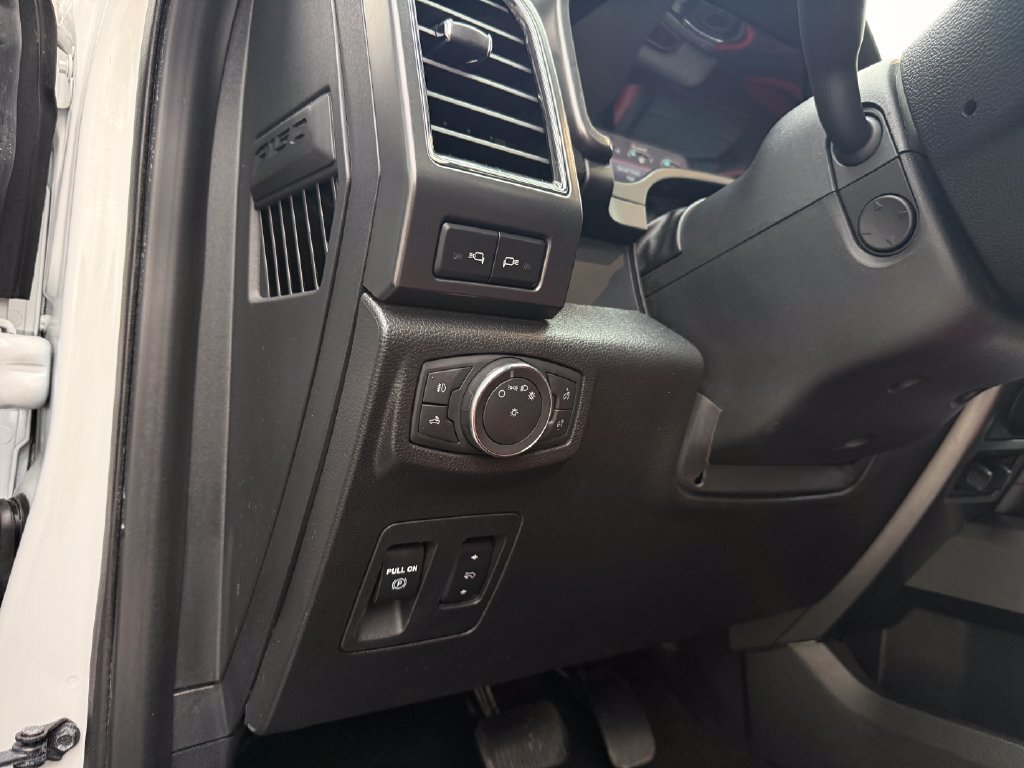 Used 2019 Ford F150 Lariat w/ Equipment Group 502A Luxury AWD/4WD image 30