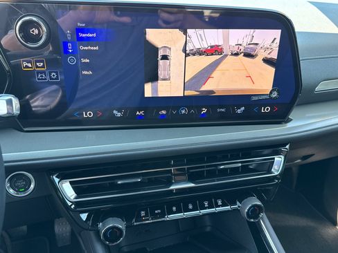 Used 2026 Chevrolet Traverse LT w/ Driver Confidence Package FWD image 24