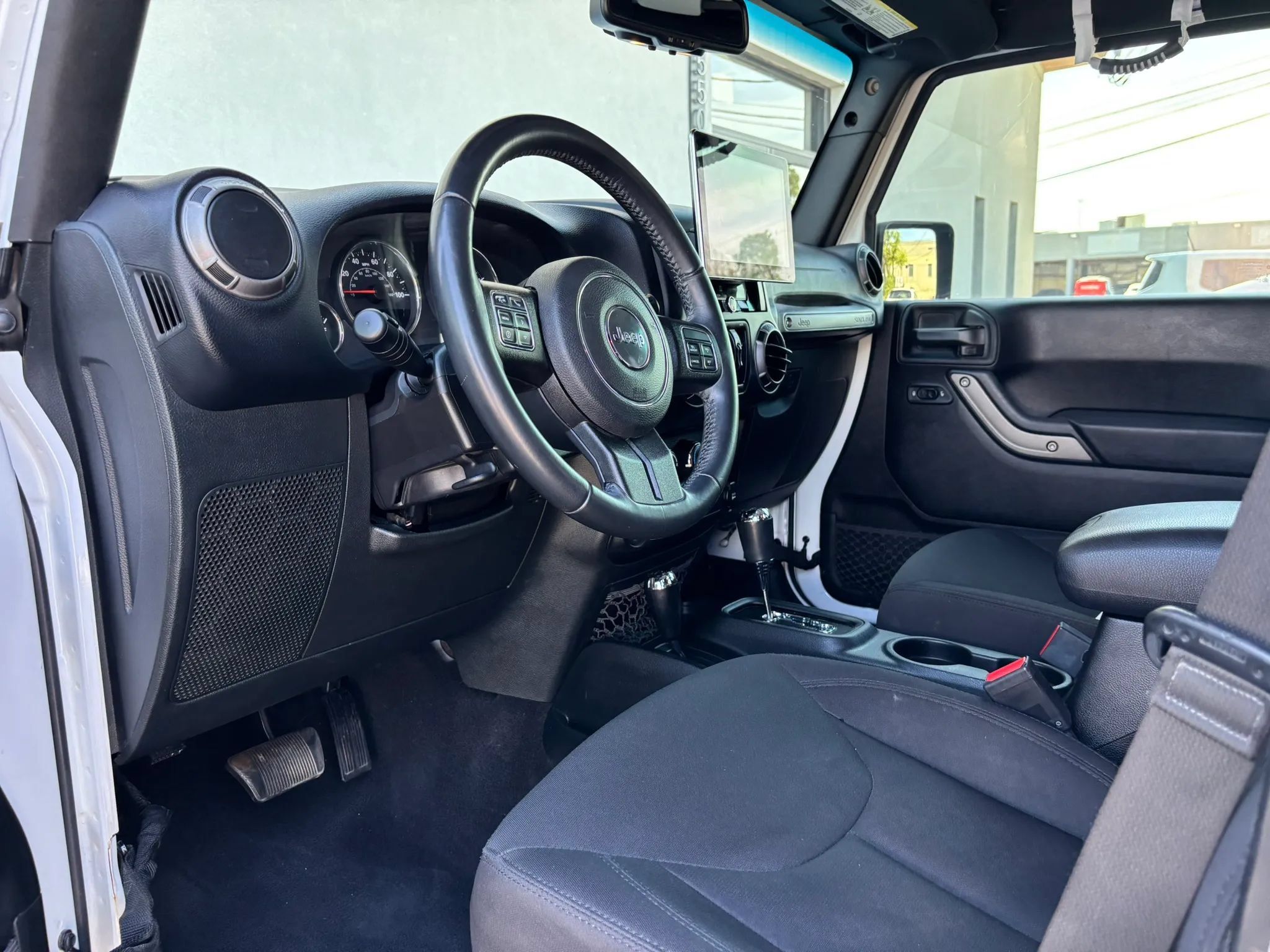 Used 2018 Jeep Wrangler Unlimited Sport S AWD/4WD image 15