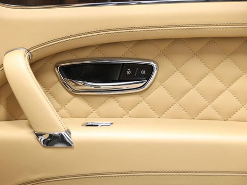 Used 2018 Bentley Bentayga AWD/4WD image 84