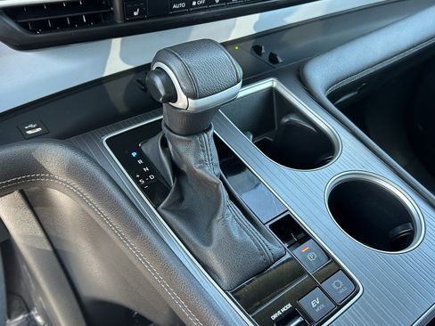 Certified 2025 Toyota Sienna XLE FWD image 23
