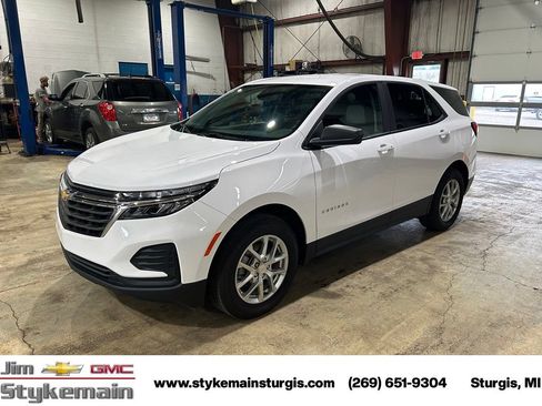 Used 2024 Chevrolet Equinox LS w/ LS Convenience Package AWD/4WD image 9