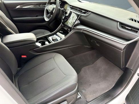 Used 2023 Jeep Grand Cherokee Laredo w/ Luxury Tech Group I AWD/4WD image 23