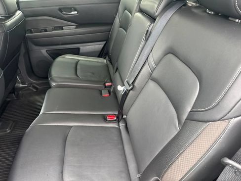 Used 2023 Nissan Pathfinder SL w/ Black Appearance Package FWD image 22
