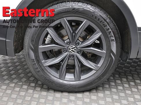 Used 2024 Volkswagen Tiguan SE image 29