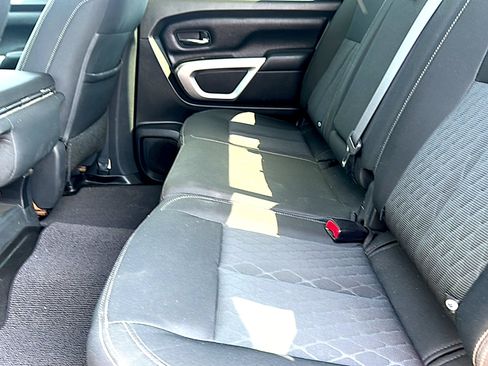 Used 2017 Nissan Titan SV w/ Heavy Duty GAWR Package AWD/4WD image 18